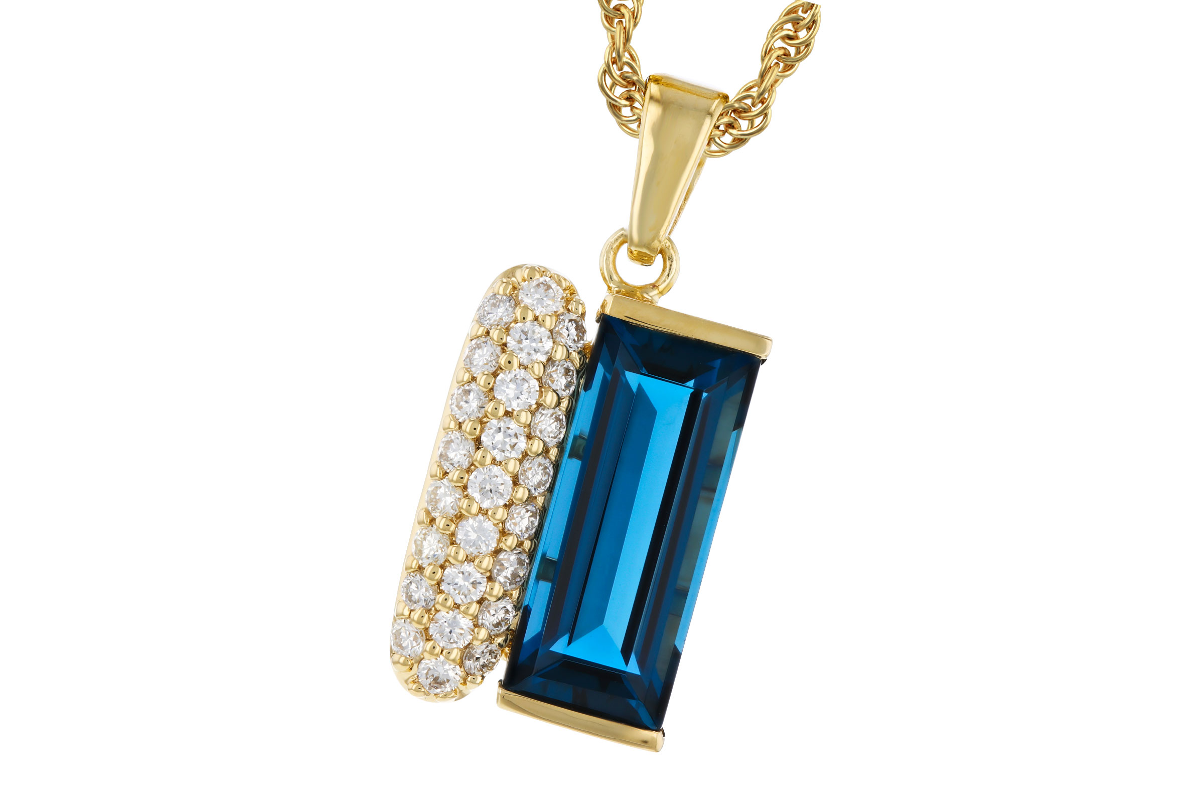 A275-93214: NECK 2.67 LONDON BLUE TOPAZ 2.92 TGW (12x5MM BT)