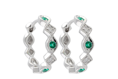 E186-83250: EARRINGS .13 EMERALD .18 TGW