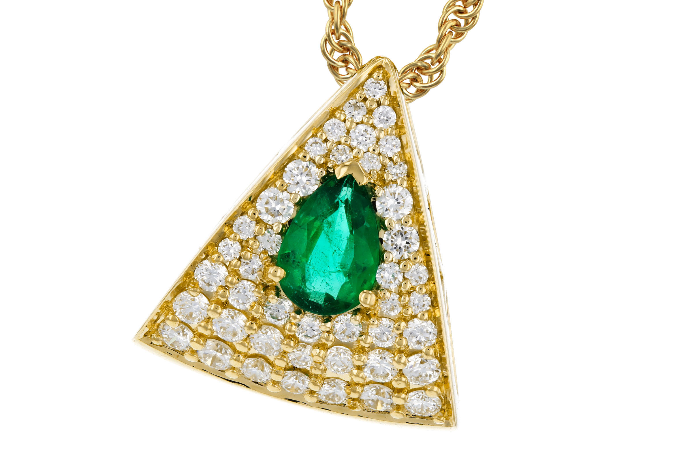 H275-93250: NECKLACE .26 EMERALD .60 TGW (6x4MM EM)